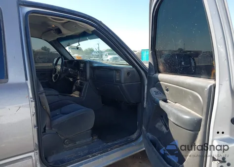 2005 Chevrolet Silverado 1500 Ls z USA, uszkodzony, nr VIN 2GCEC13T551355993